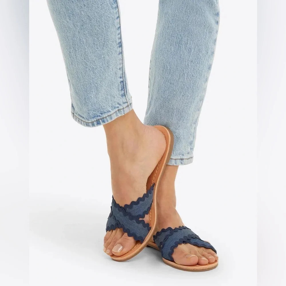 Draper James Colorblock piper flat Sandals medium wash Size: 7